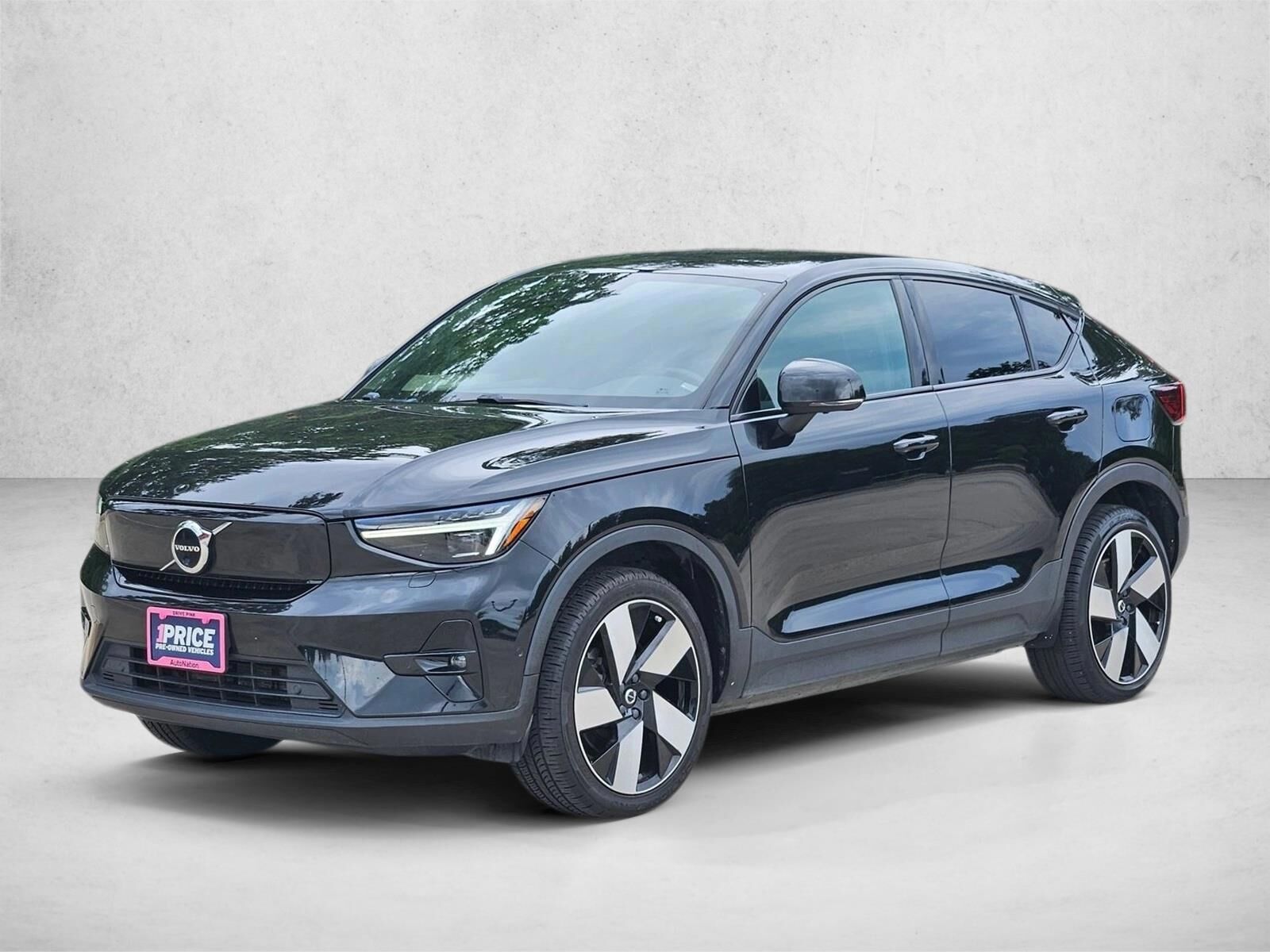 2023 VOLVO C40