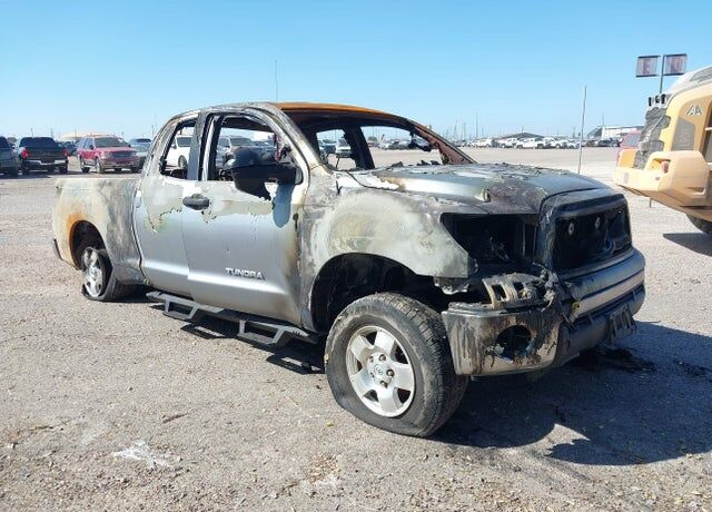 2010 TOYOTA Tundra