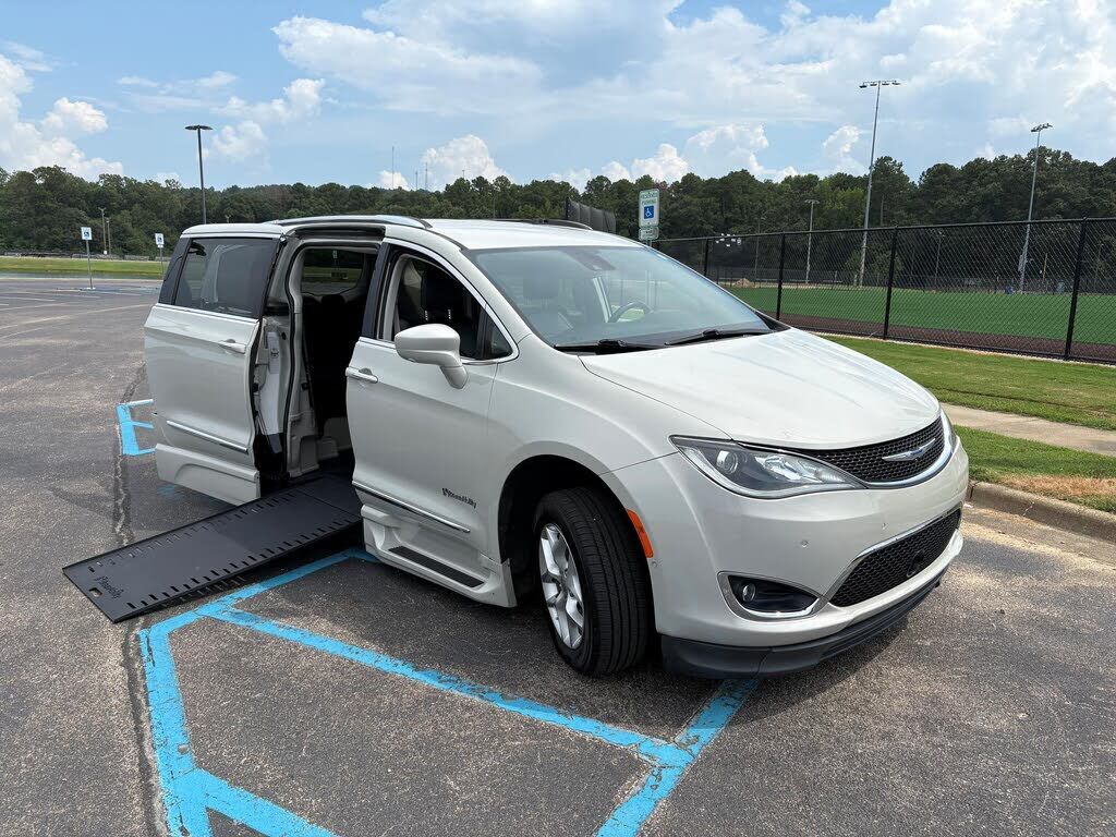 2019 CHRYSLER Pacifica