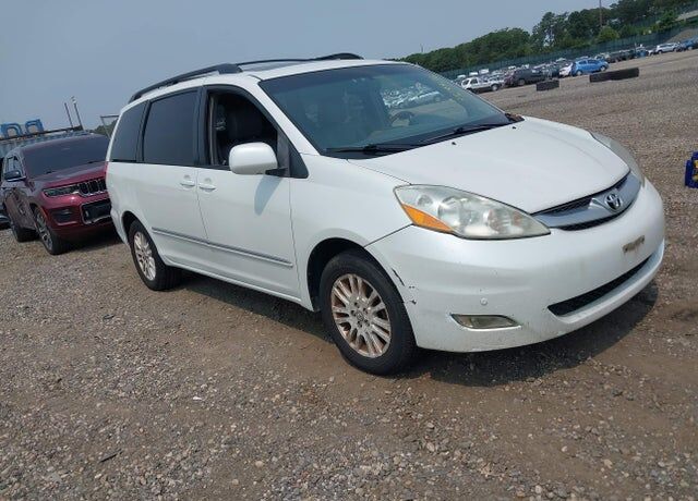 2010 TOYOTA Sienna