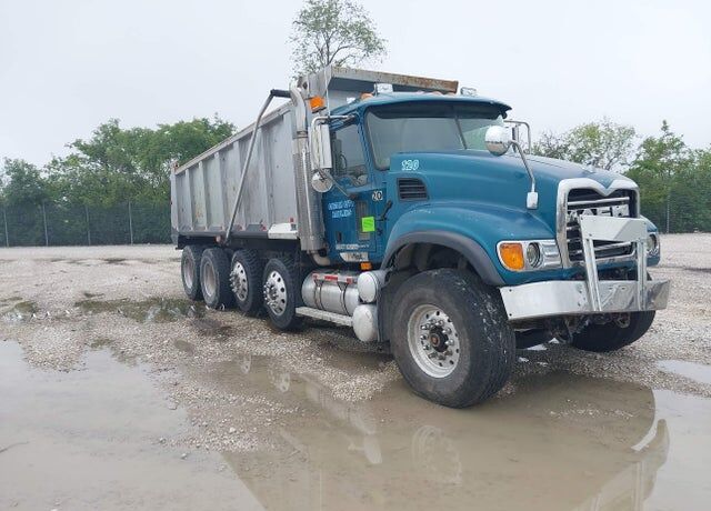 2005 MACK CV