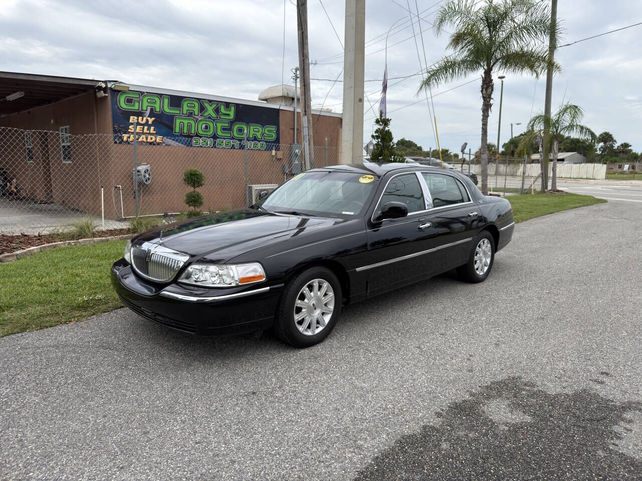 2011 LINCOLN Town Car