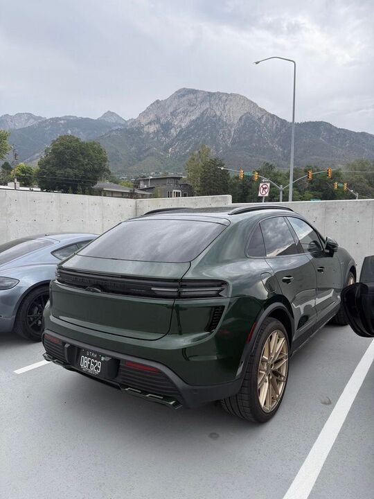 2026 PORSCHE Macan