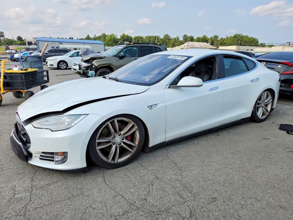 2015 TESLA Model S