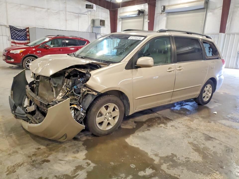 2004 TOYOTA Sienna