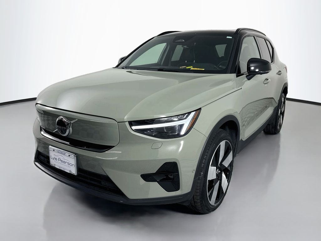 2023 VOLVO XC40
