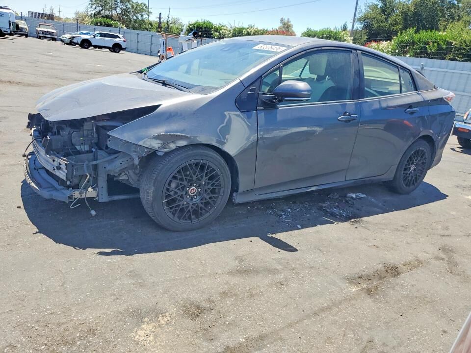 2016 TOYOTA PRIUS