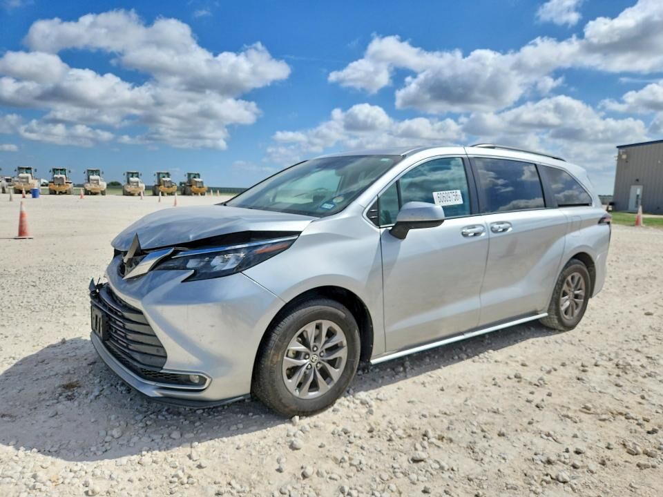 2024 TOYOTA Sienna