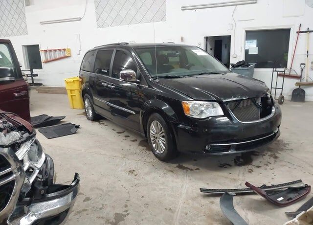 2016 CHRYSLER Town and Country