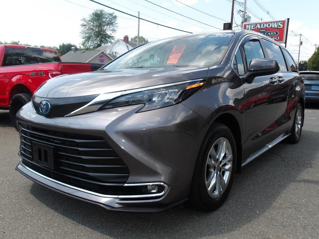 2024 TOYOTA Sienna