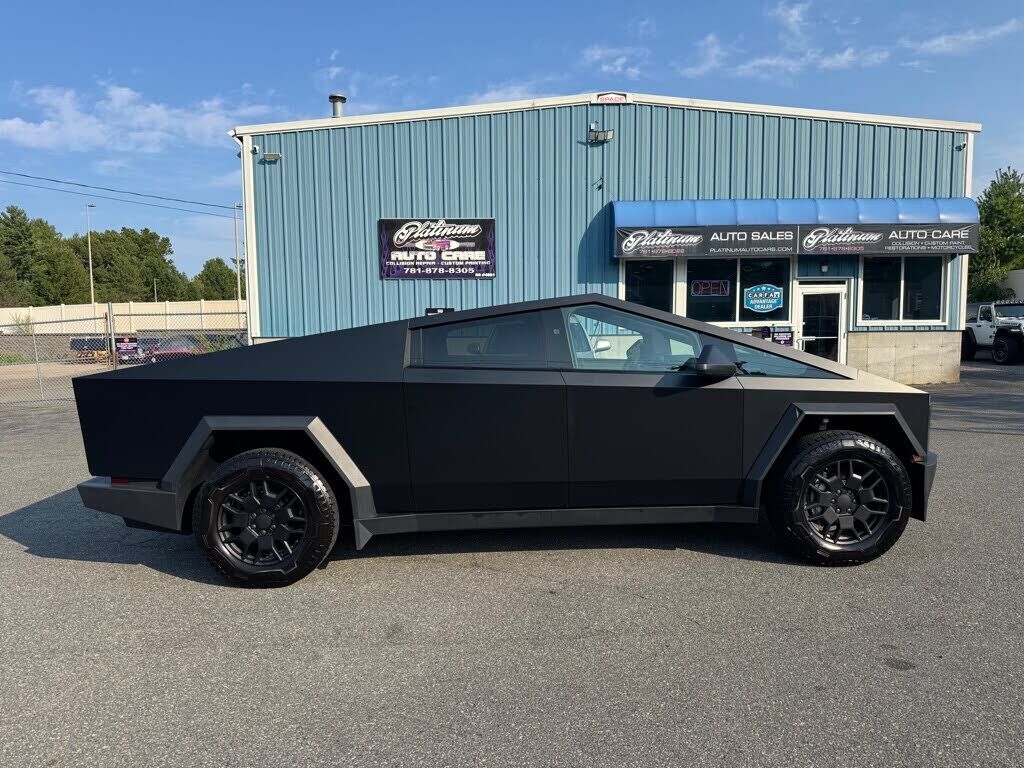 2024 TESLA Cybertruck