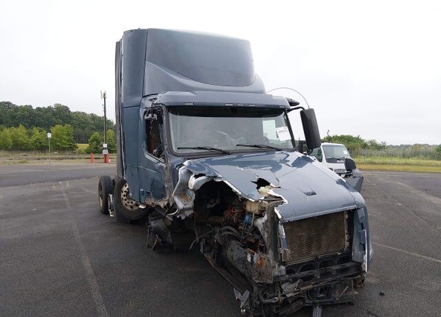 2022 VOLVO TRUCK VNL