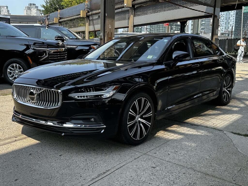 2023 VOLVO S90