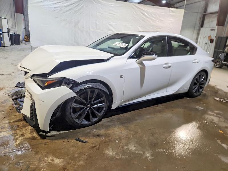 2021 LEXUS IS