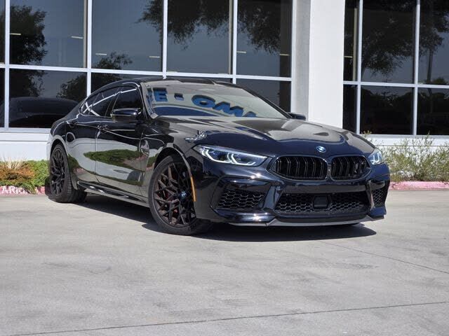 2022 BMW M8