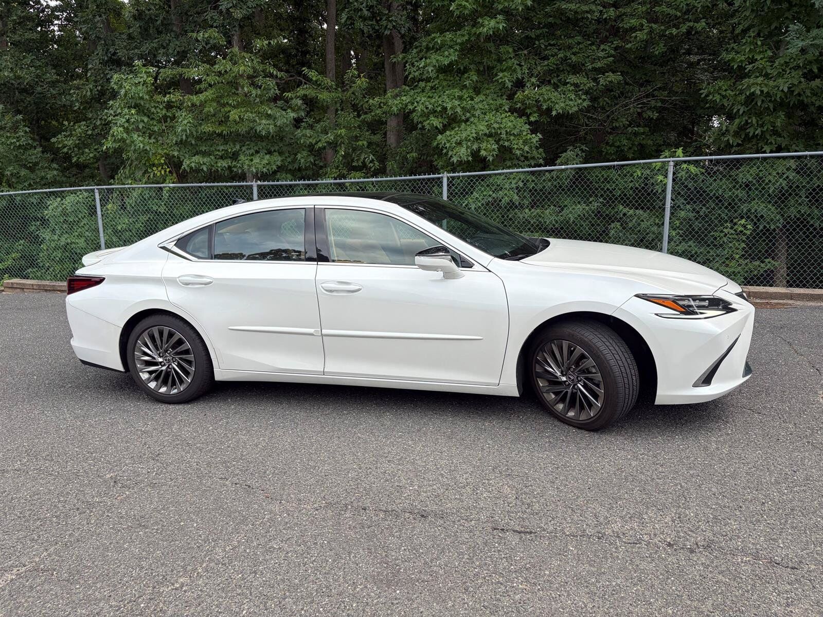 2024 LEXUS ES
