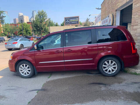 2012 CHRYSLER Town and Country