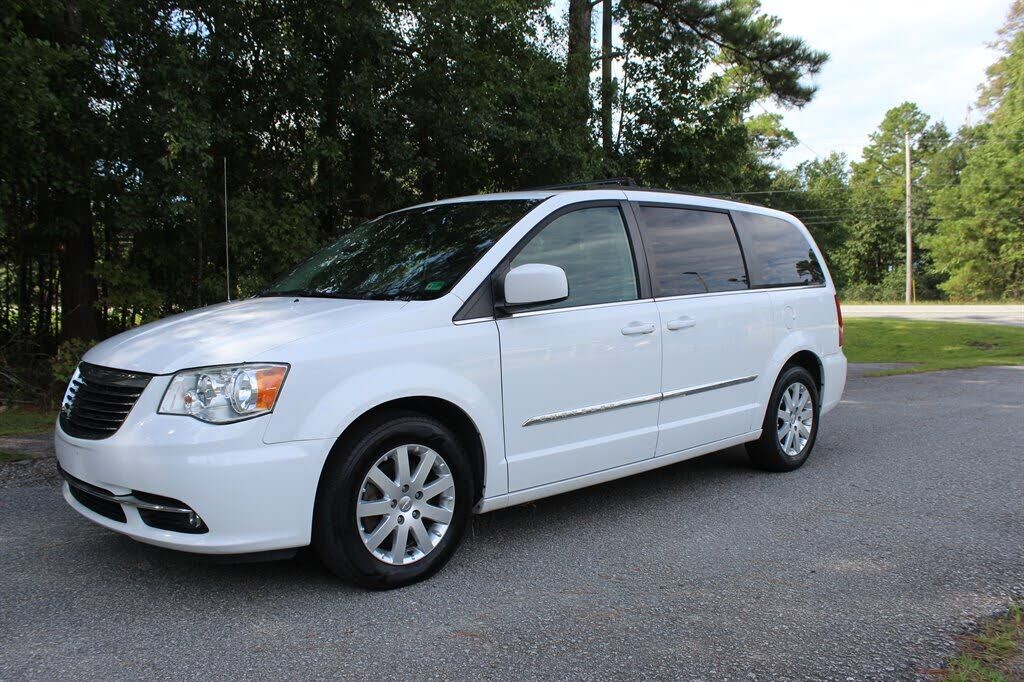 2016 CHRYSLER Town and Country