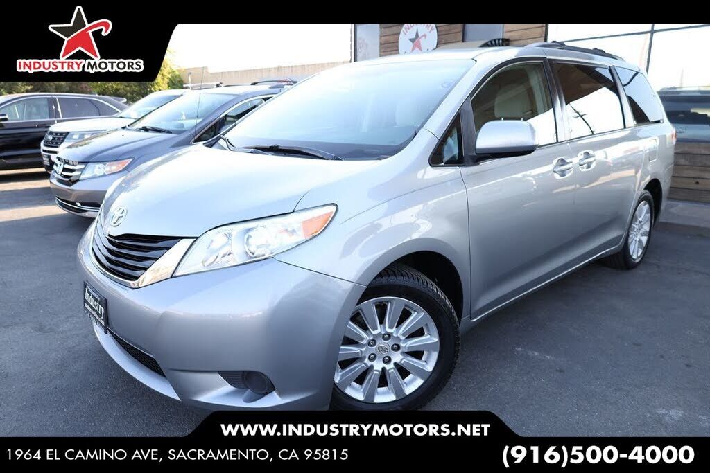 2011 TOYOTA Sienna