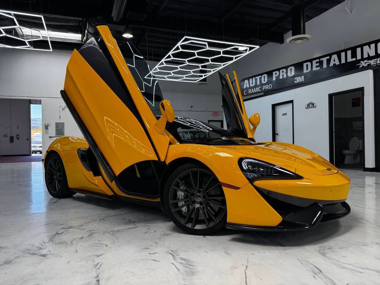 2017 MCLAREN 570S