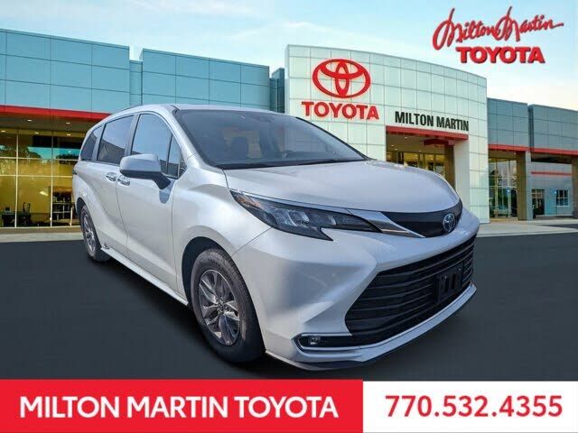 2024 TOYOTA Sienna