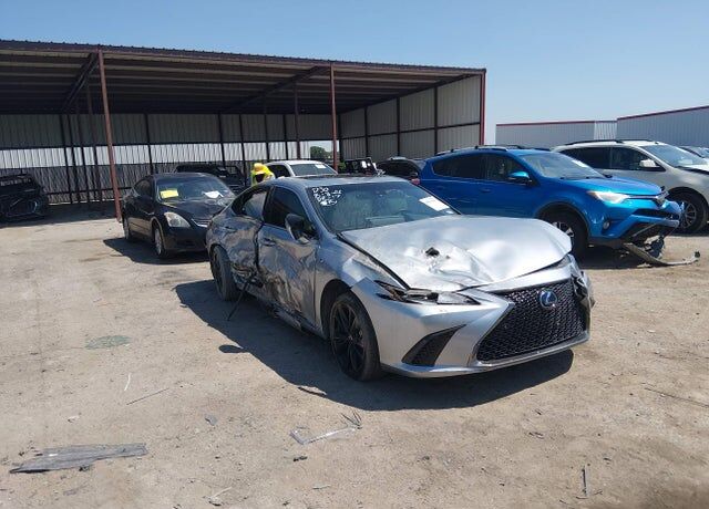 2022 LEXUS ES