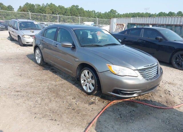2013 CHRYSLER 200