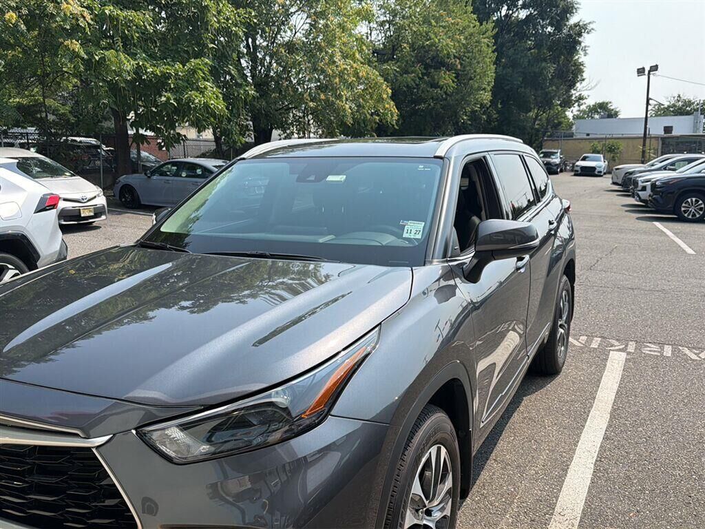 2022 TOYOTA Highlander