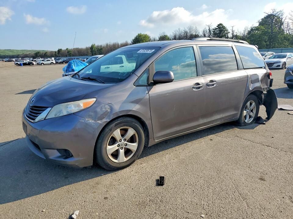 2014 TOYOTA Sienna