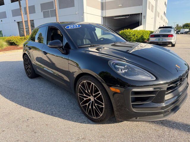 2023 PORSCHE Macan