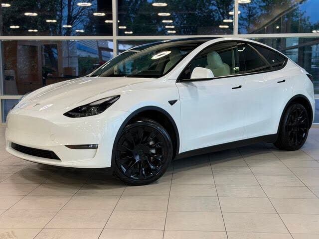 2024 TESLA Model Y
