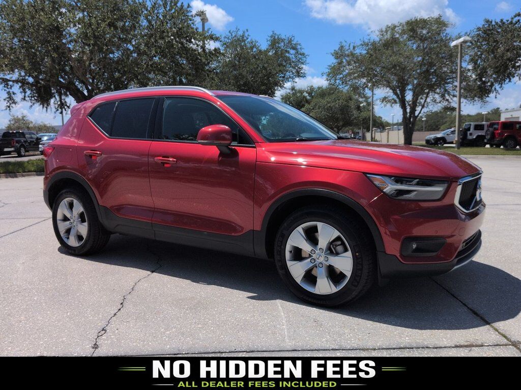 2021 VOLVO XC40