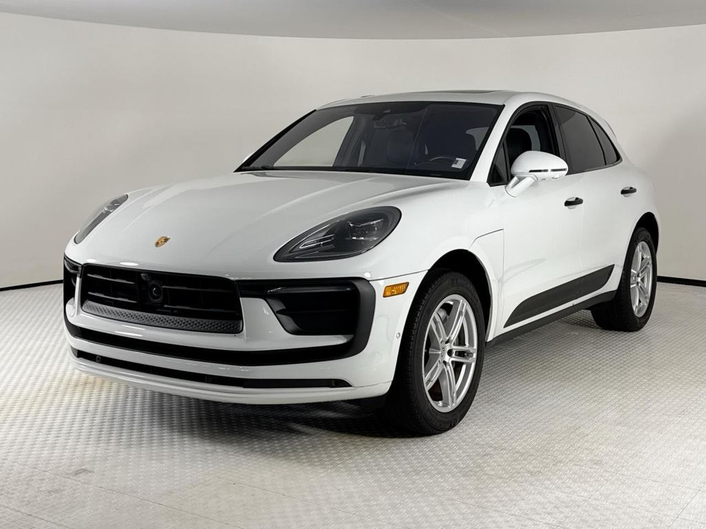 2024 PORSCHE Macan
