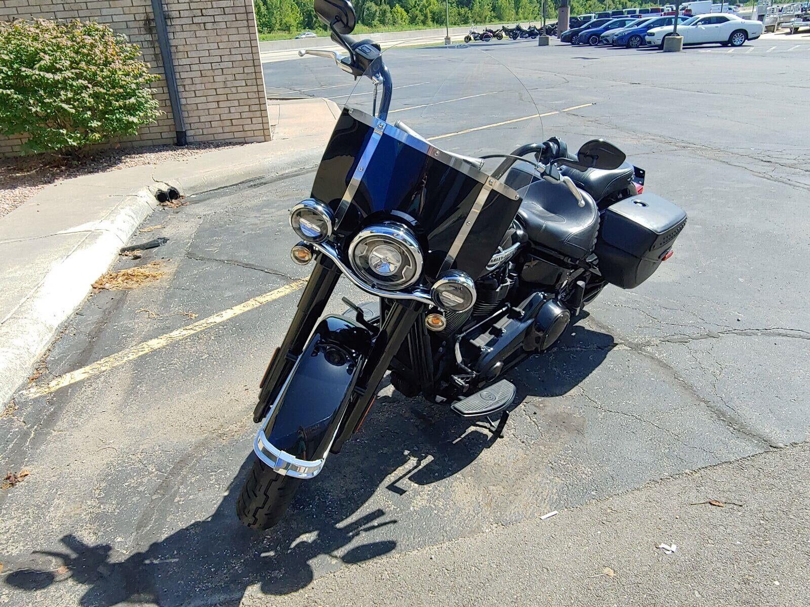 2018 HARLEY DAVIDSON FLHCS / Heritage Classic 114