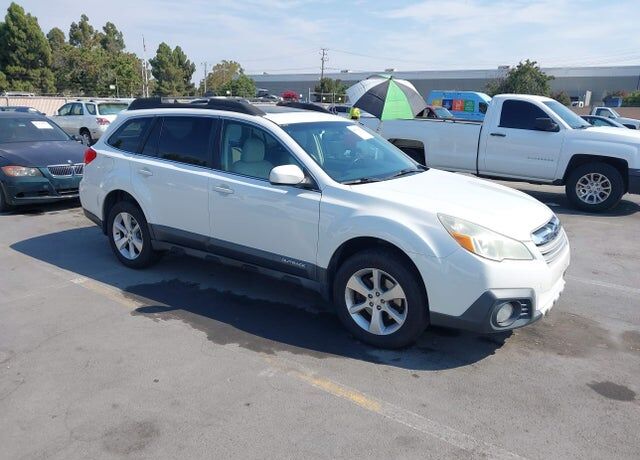 2013 SUBARU Outback