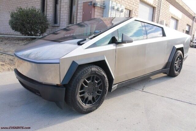 2024 TESLA Cybertruck