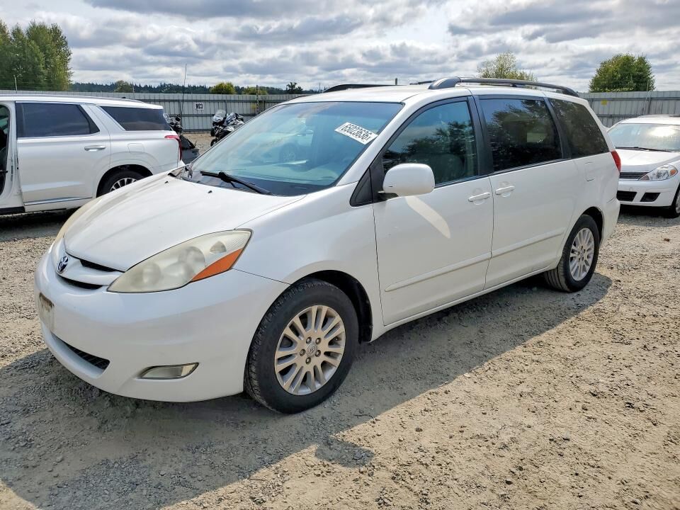 2010 TOYOTA Sienna