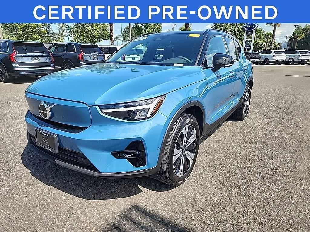 2023 VOLVO XC40