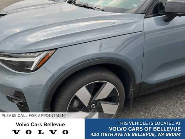 2023 VOLVO XC40