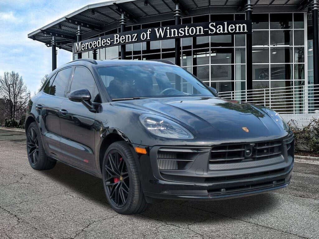 2026 PORSCHE Macan