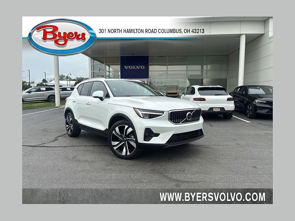 2024 VOLVO XC40