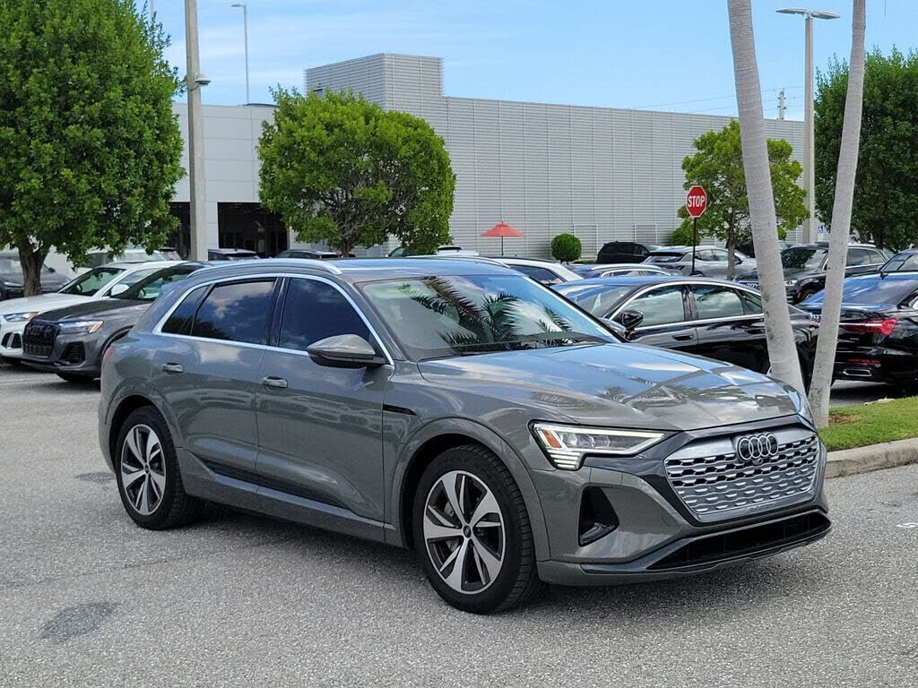 2024 AUDI Q8