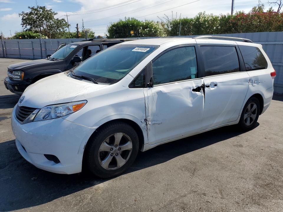 2013 TOYOTA Sienna