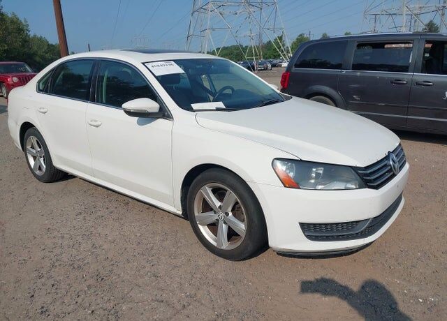 2012 VOLKSWAGEN Passat