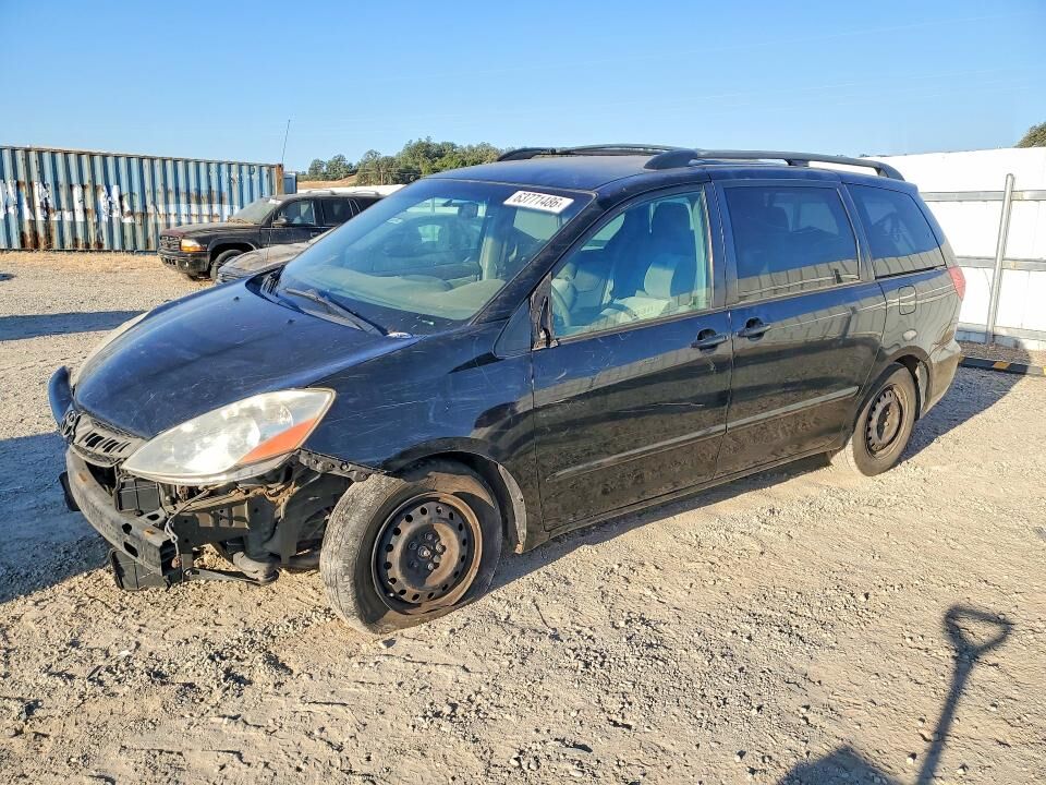 2010 TOYOTA Sienna