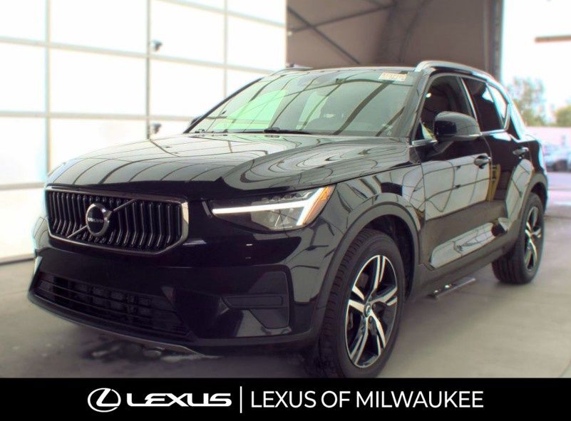 2024 VOLVO XC40