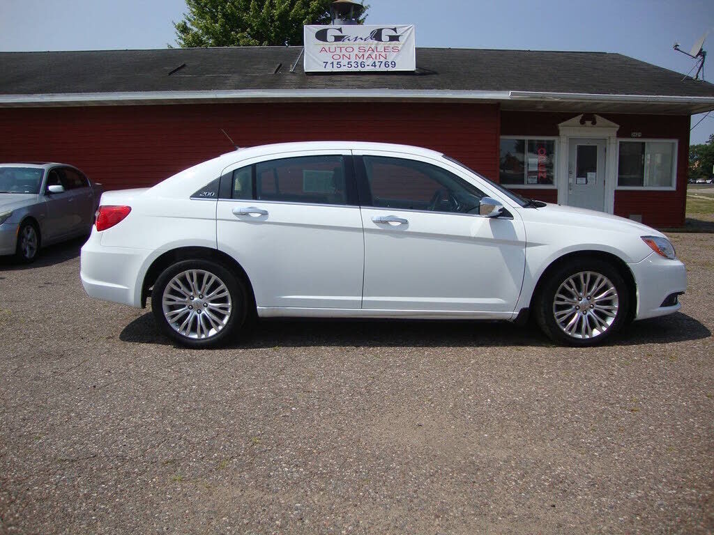 2011 CHRYSLER 200