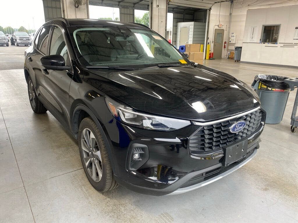 2024 FORD Escape