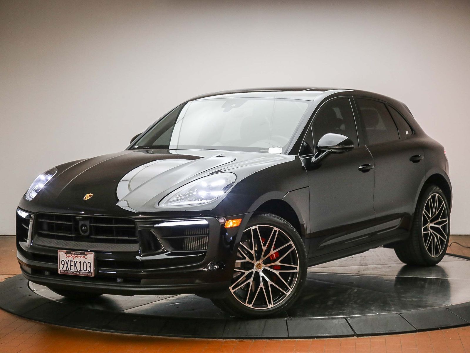 2025 PORSCHE Macan