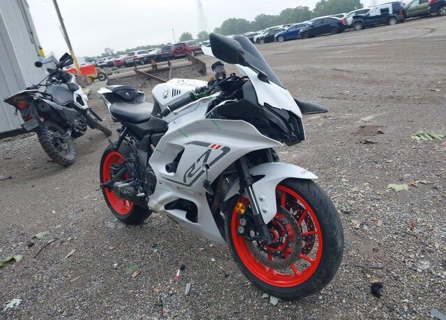 2023 YAMAHA R7
